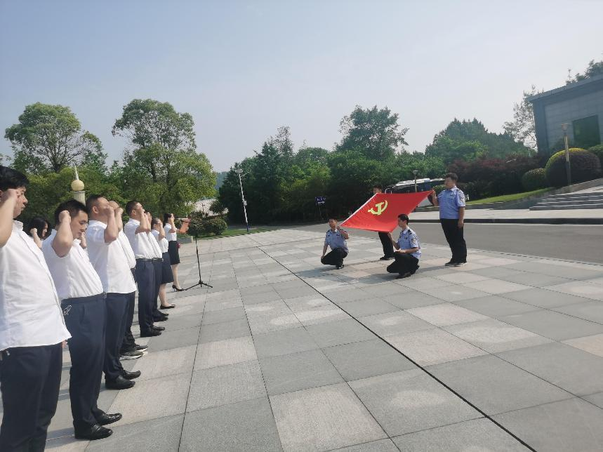 走進(jìn)廉政教育基地，以案為鑒警鐘長(zhǎng)鳴