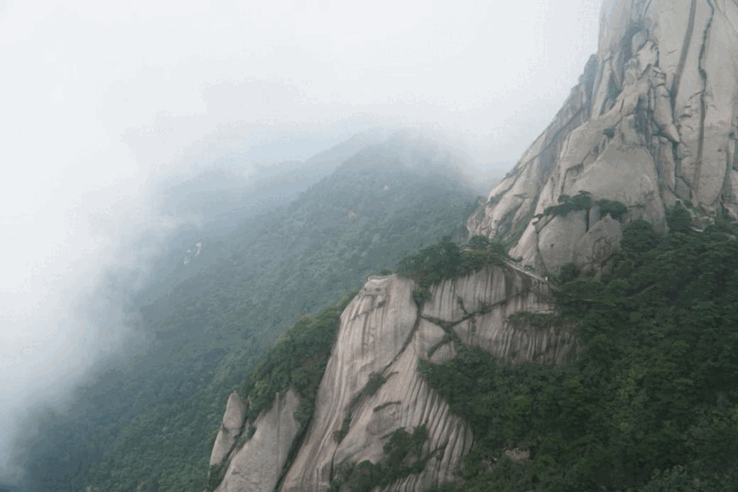 冬天的天柱山也是一個(gè)冰雪王國(guó)